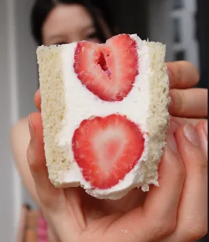 strawberry-sando