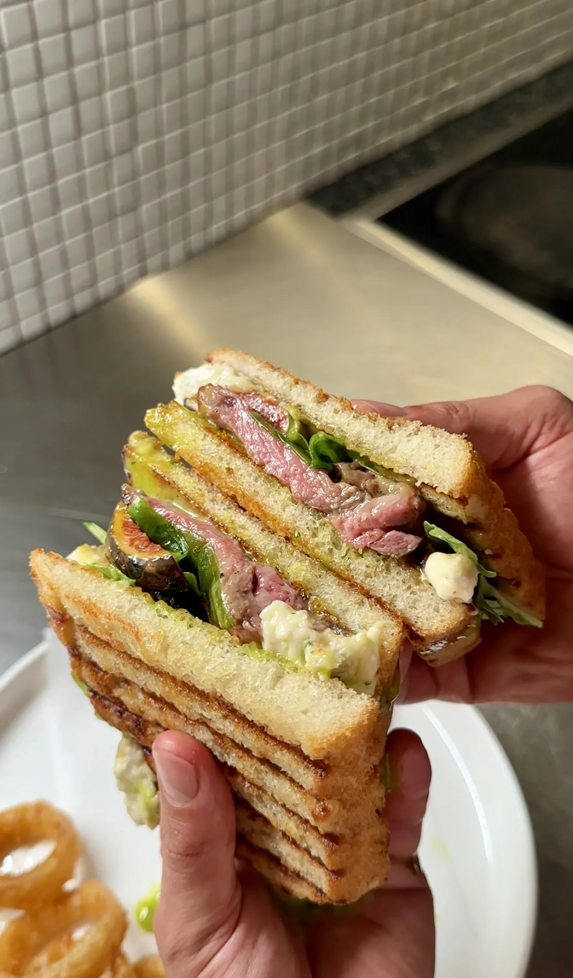 steak-sandwich-with-caramelised-figs-and-gorgonzola