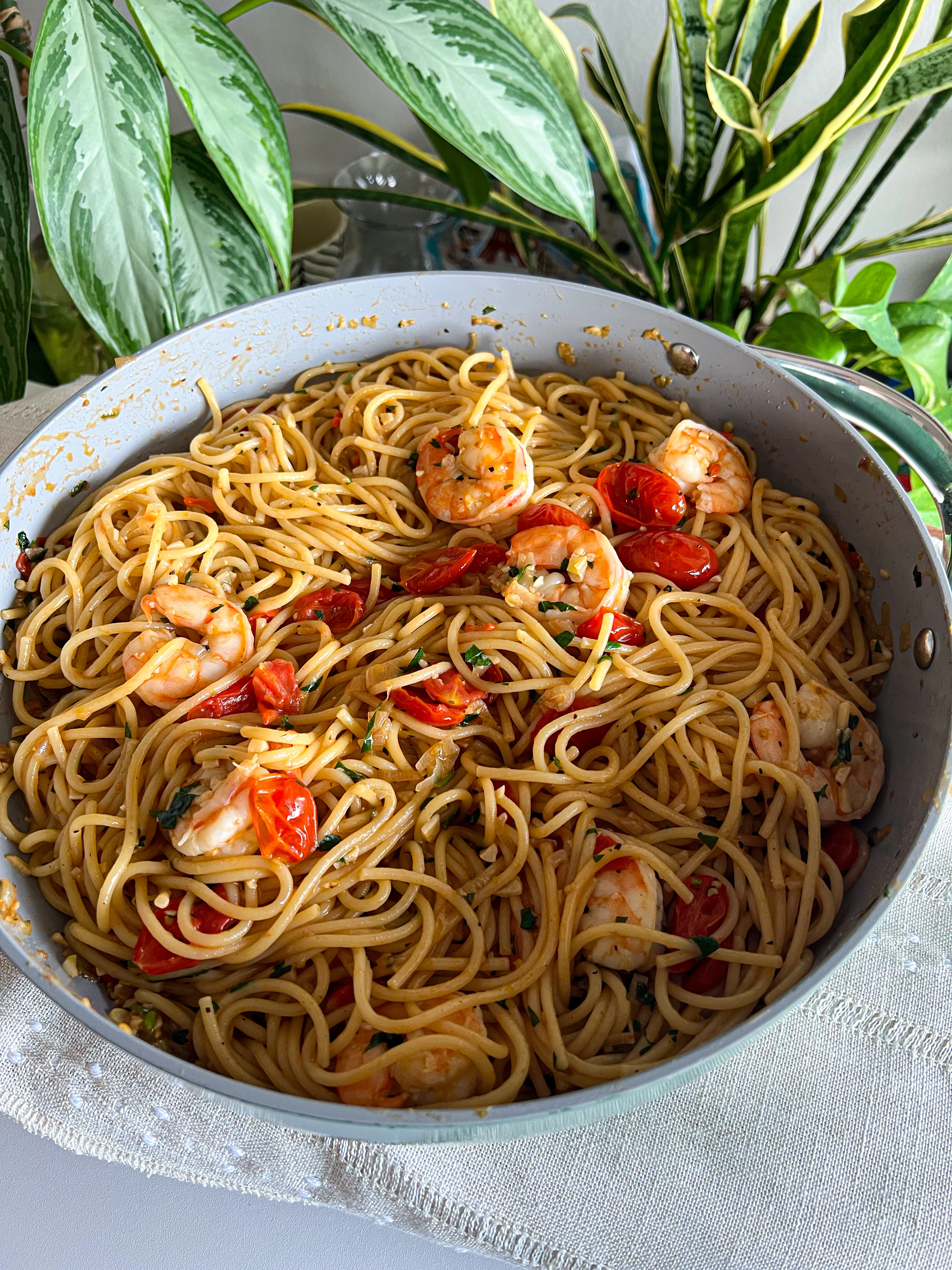 restaurant-style-shrimp-spaghetti-with-white-wine-and-chili