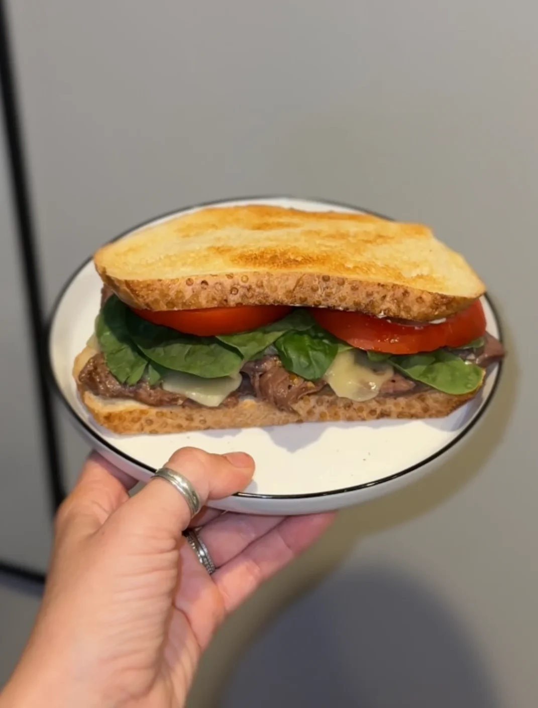 garlic-steak-sandwich