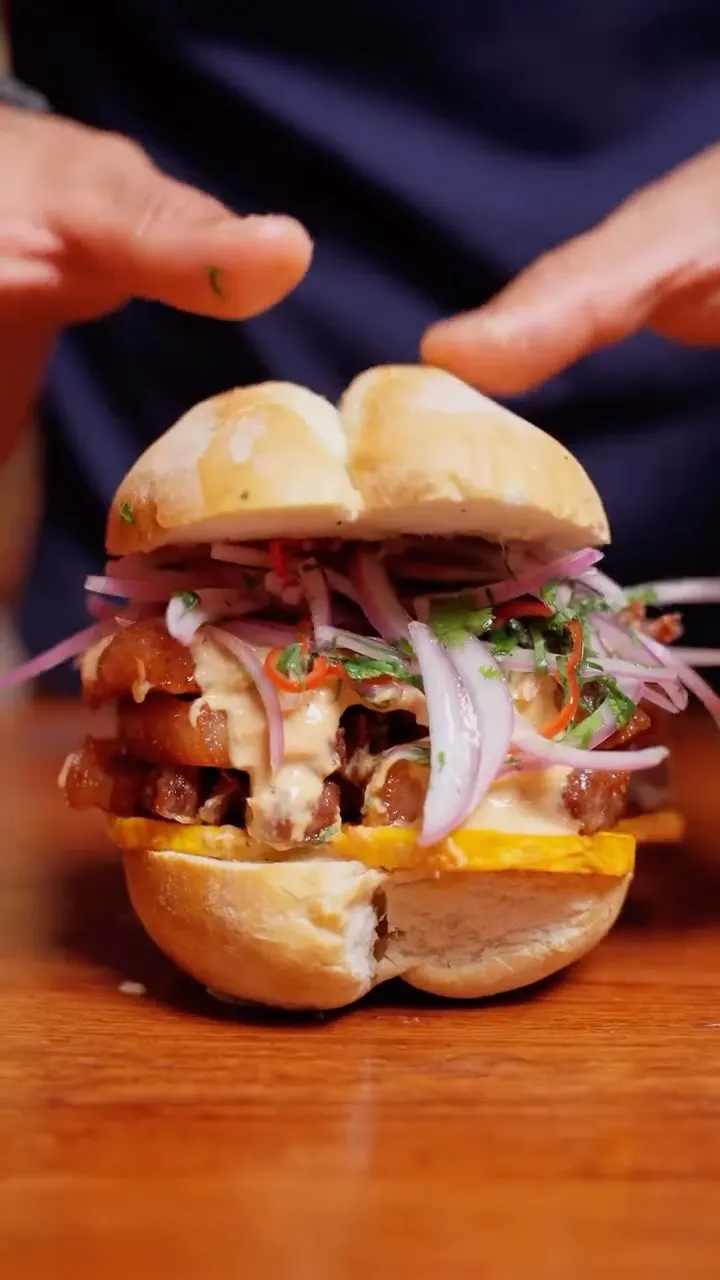 pan-con-chicharron-campeon-del-mundo-world-champion-pork-rind-bread