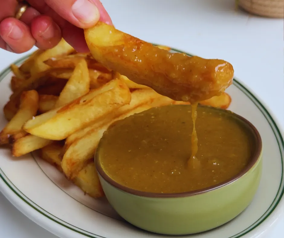 chippy-chips-with-curry-sauce