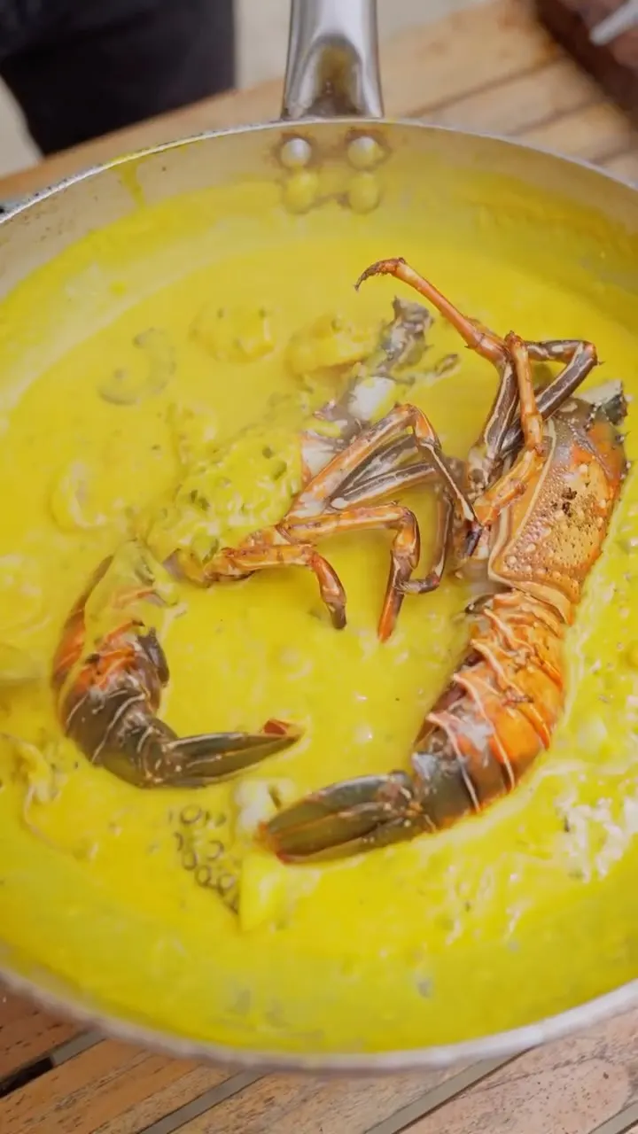 langosta-entera-en-salsa-a-lo-macho-whole-lobster-in-macho-sauce