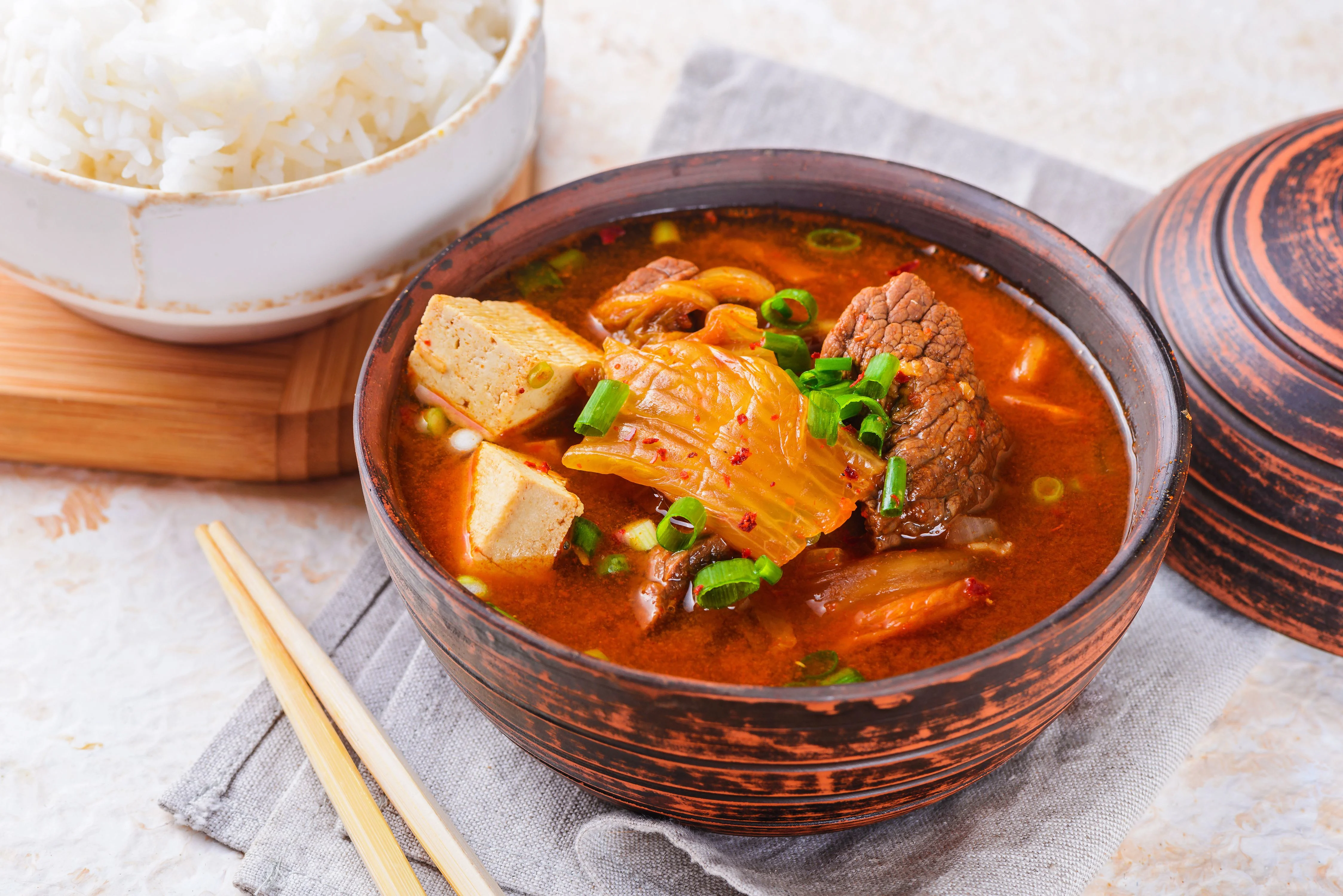 kimchi-stew-with-pork-(kimchi-jjigae)