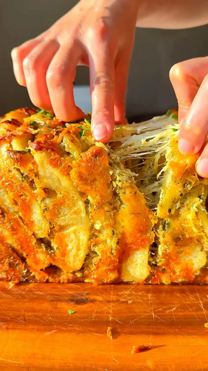 xl-garlic-and-zaatar-pull-apart-bread