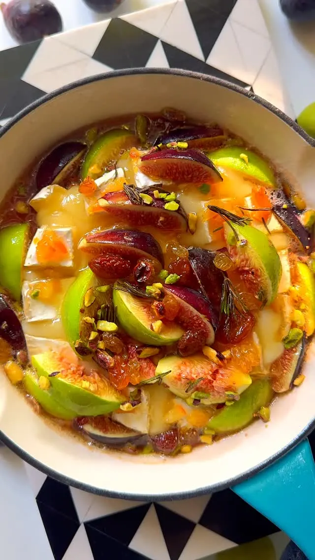 oven-baked-brie-with-figs-orange-marmalade-and-pistachios