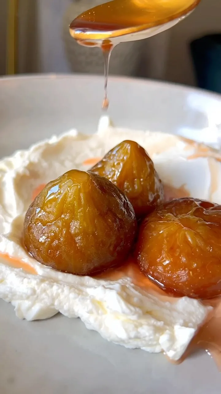 baked-caramelized-figs-with-labneh