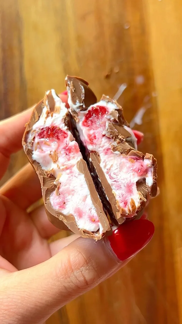 squashed-chocolate-and-yogurt-berry-clusters