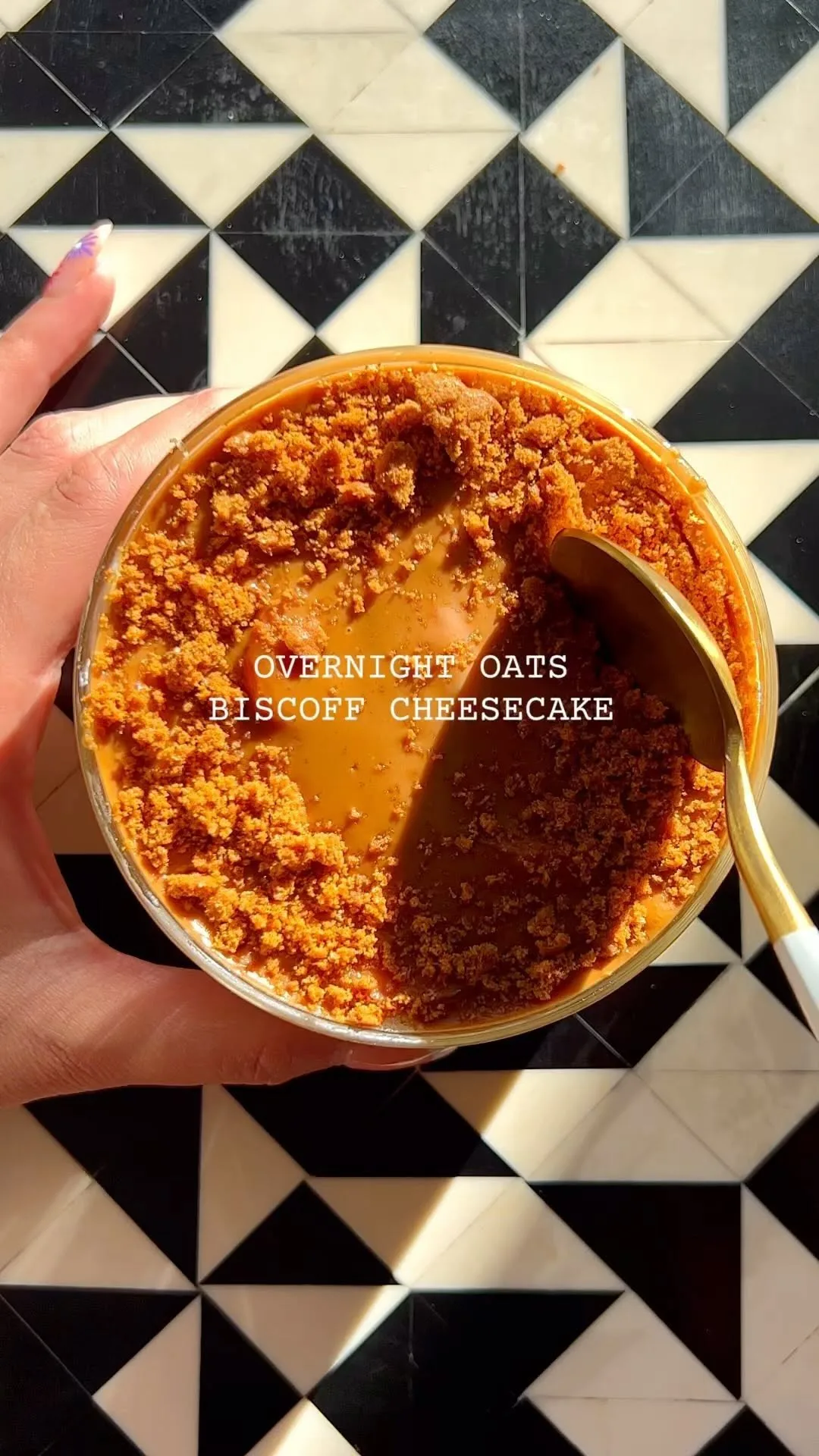 overnight-oats-biscoff-cheesecake