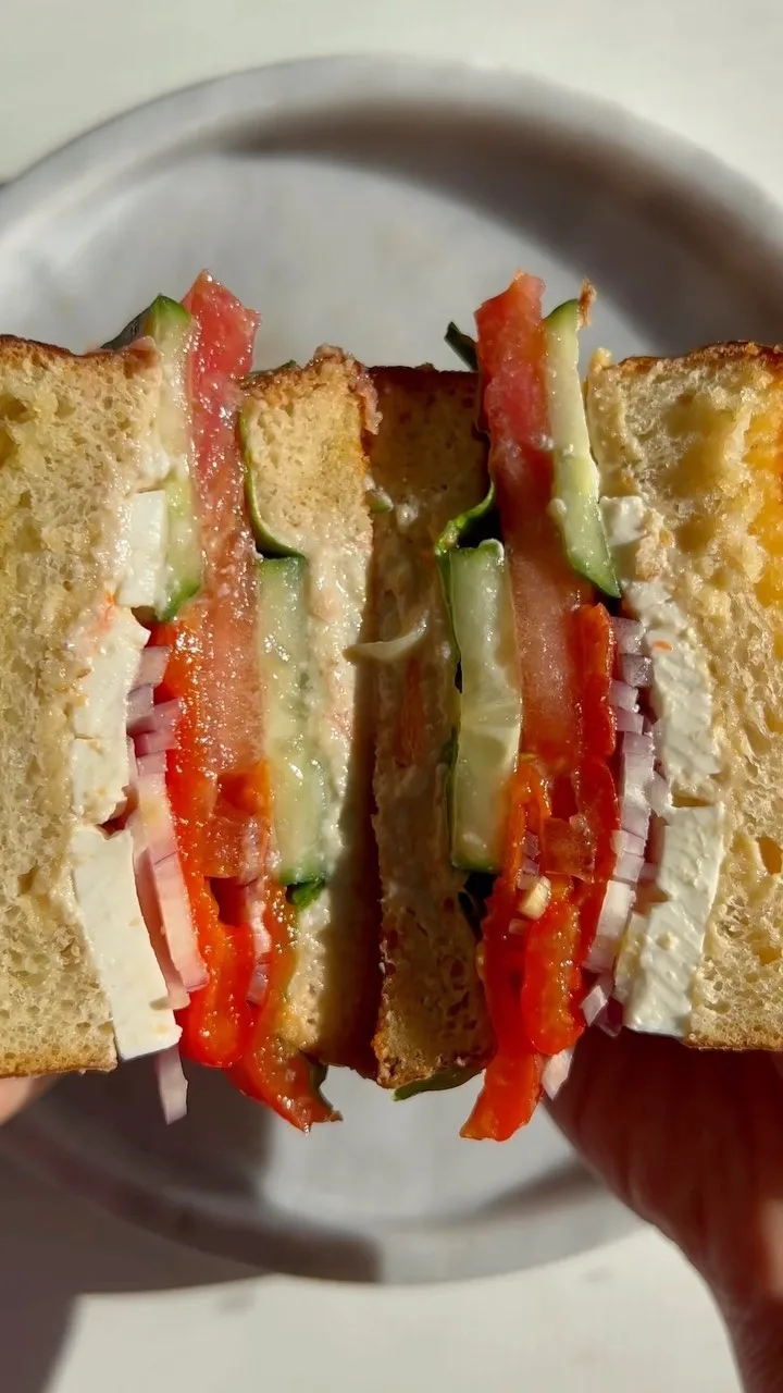 healthy-mediterranean-sandwich