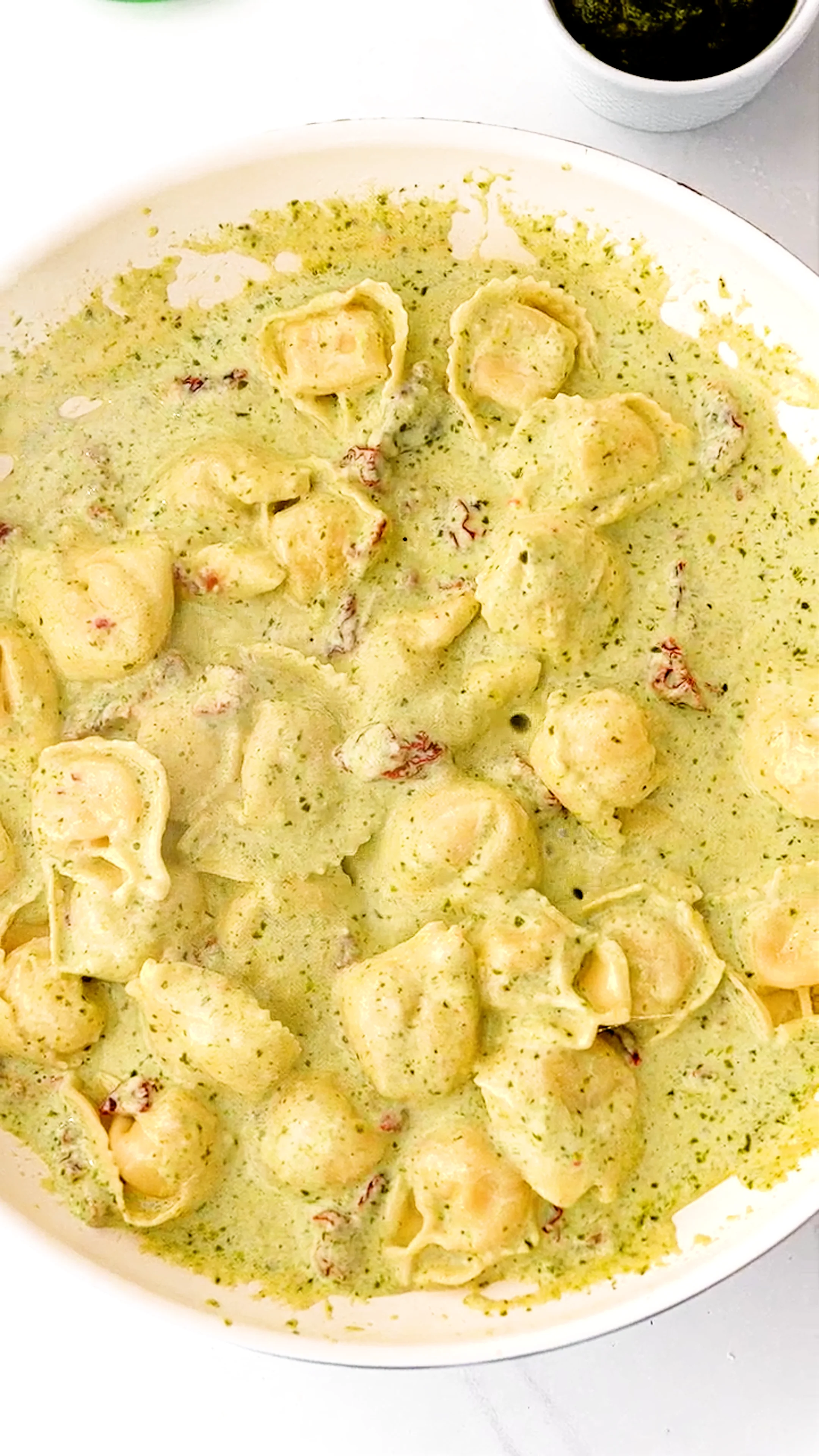 5-ingredient-creamy-pesto-tortellini