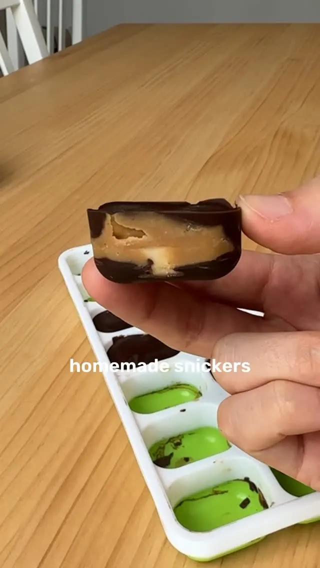 ice-cube-tray-snickers