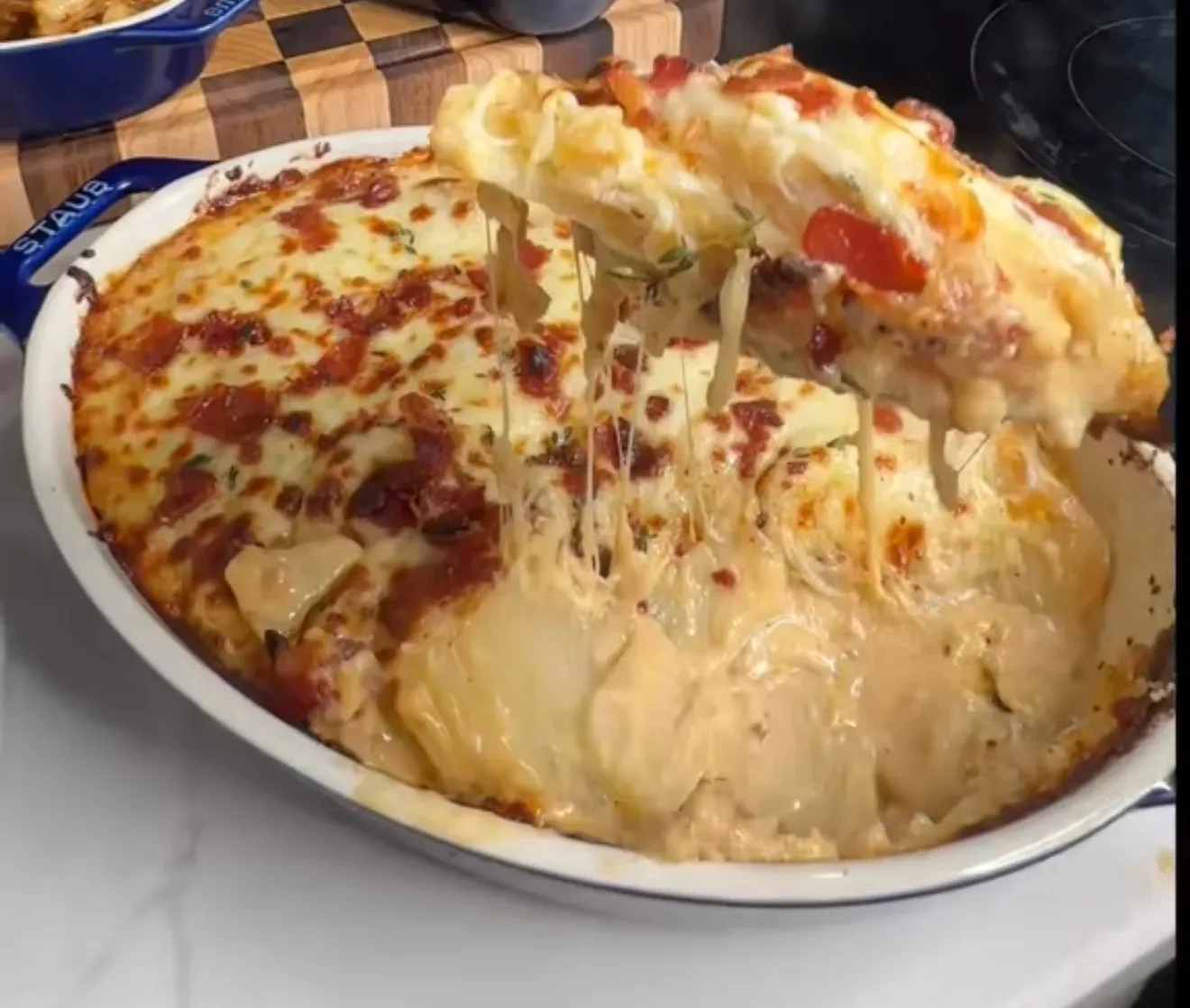 smoky-three-cheese-au-gratin-potatoes-with-crispy-bacon-and-real-cheese-sauce