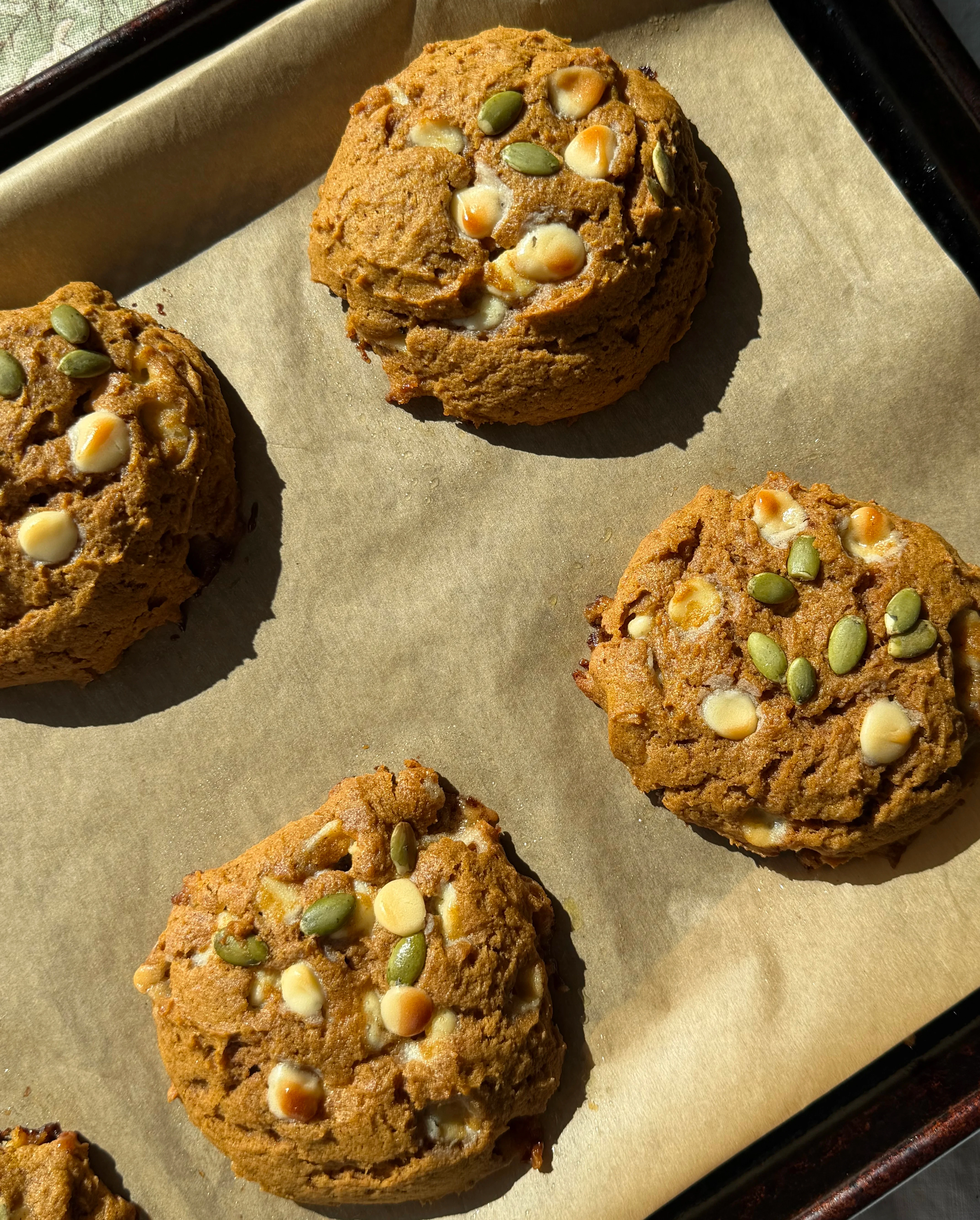 cakey-white-chocolate-pumpkin-spice-cookies