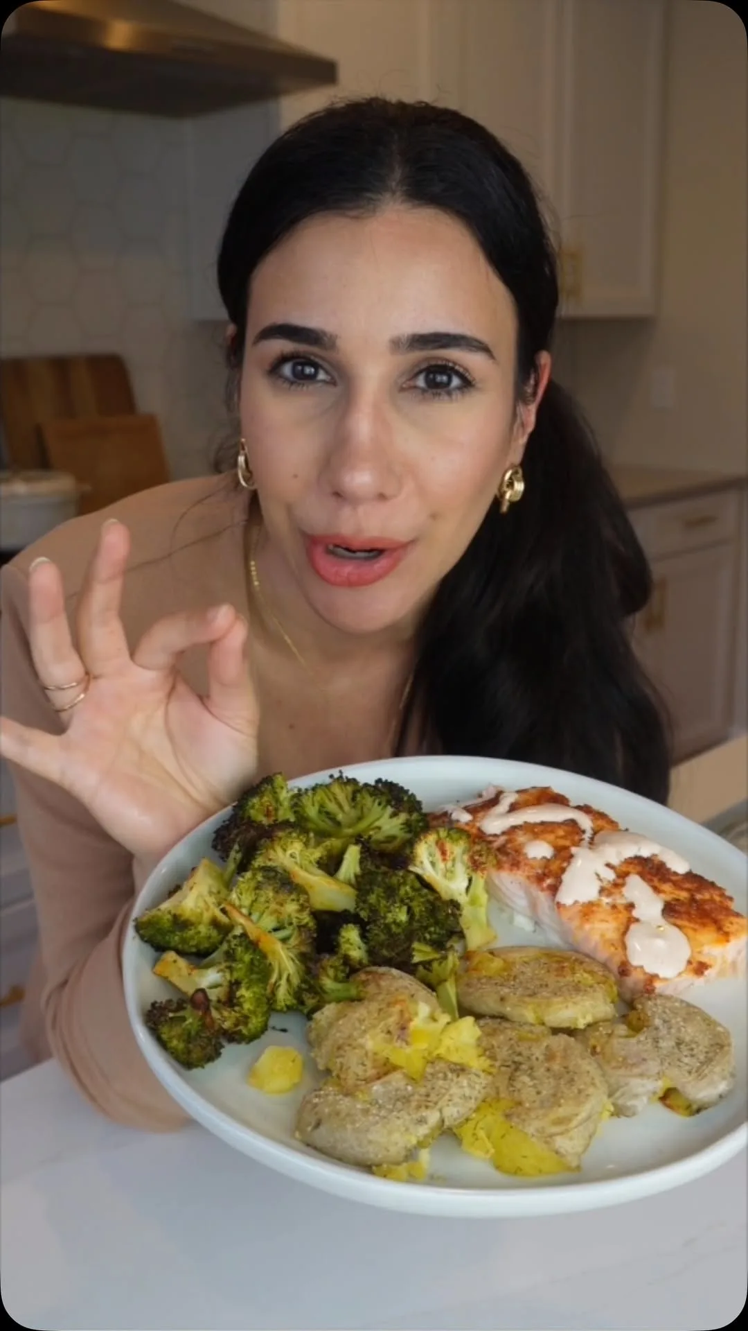 healthy-bang-bang-salmon-with-smashed-potatoes-and-sriracha-broccoli