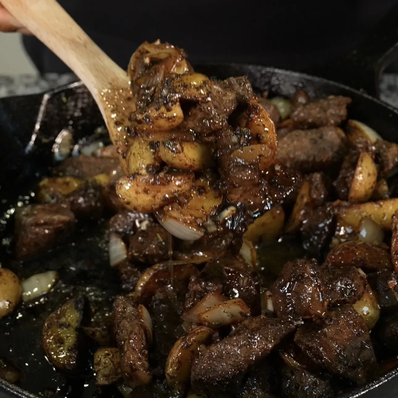 garlic-butter-steak-and-potatoes-skillet