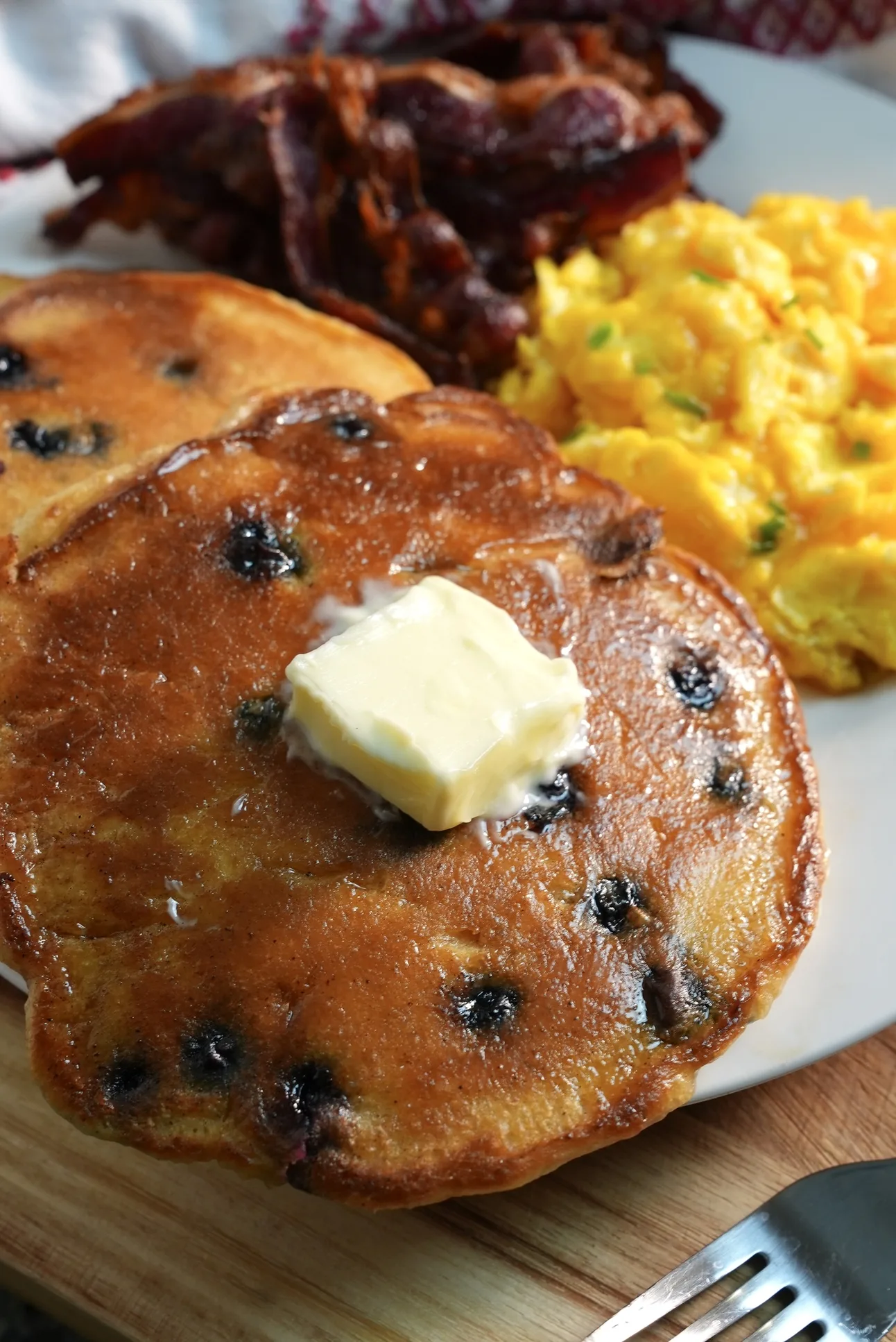 fluffy-blueberry-pancakes