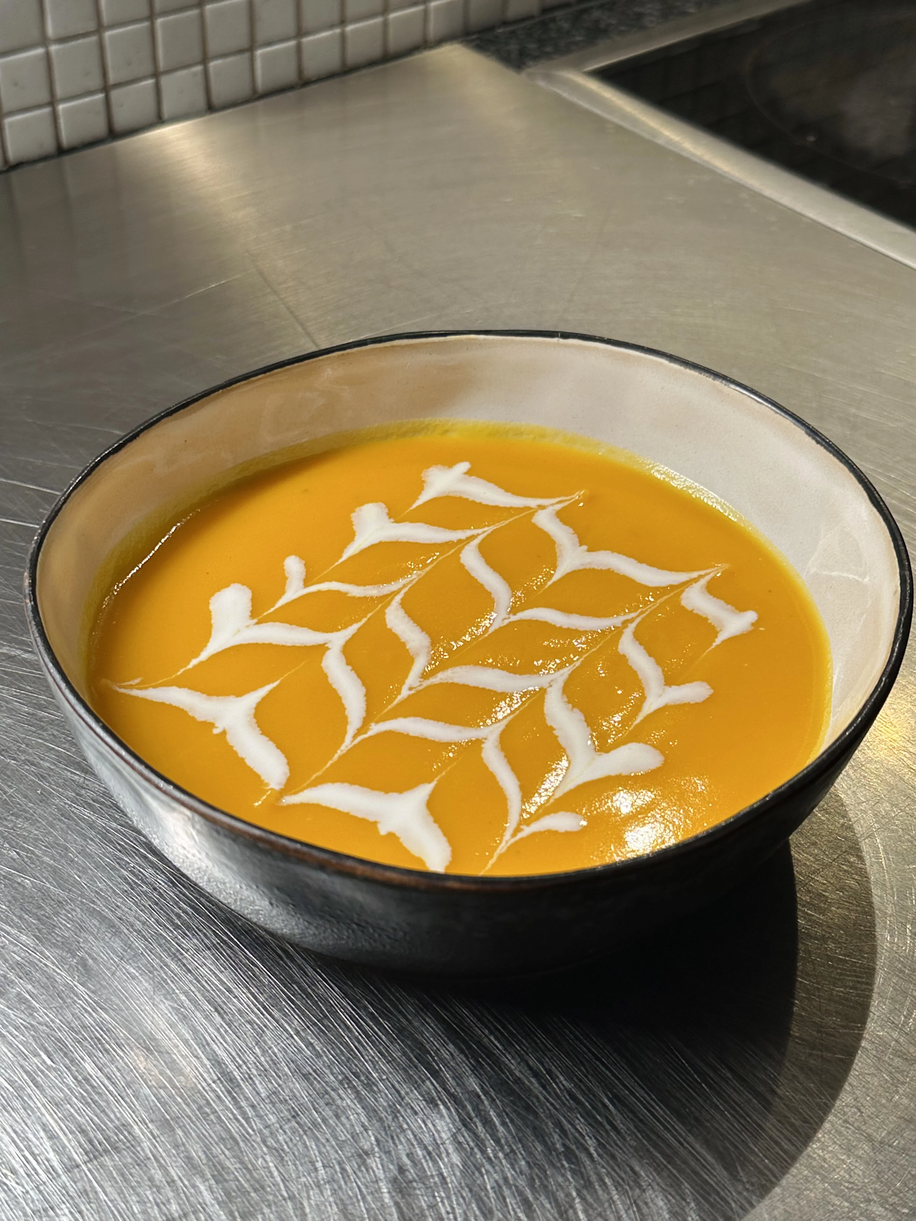 elegant-vegan-pumpkin-soup