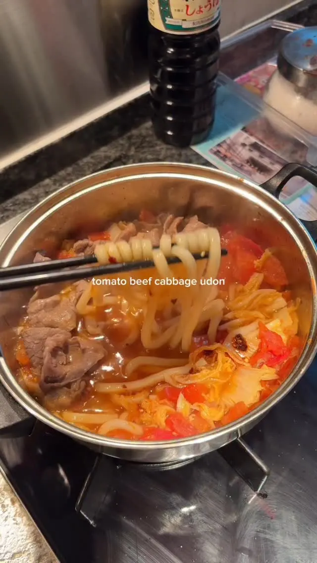 tomato-beef-cabbage-udon