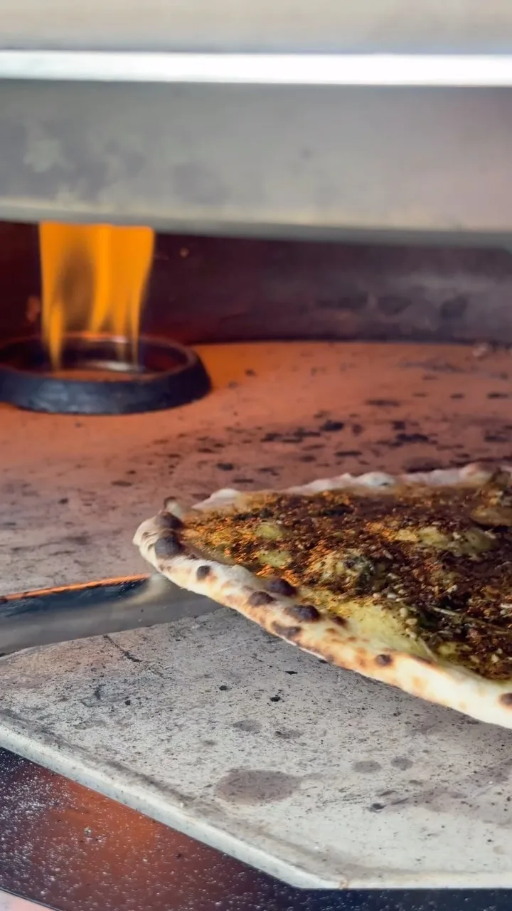 zaatar-flatbread-man2ouche