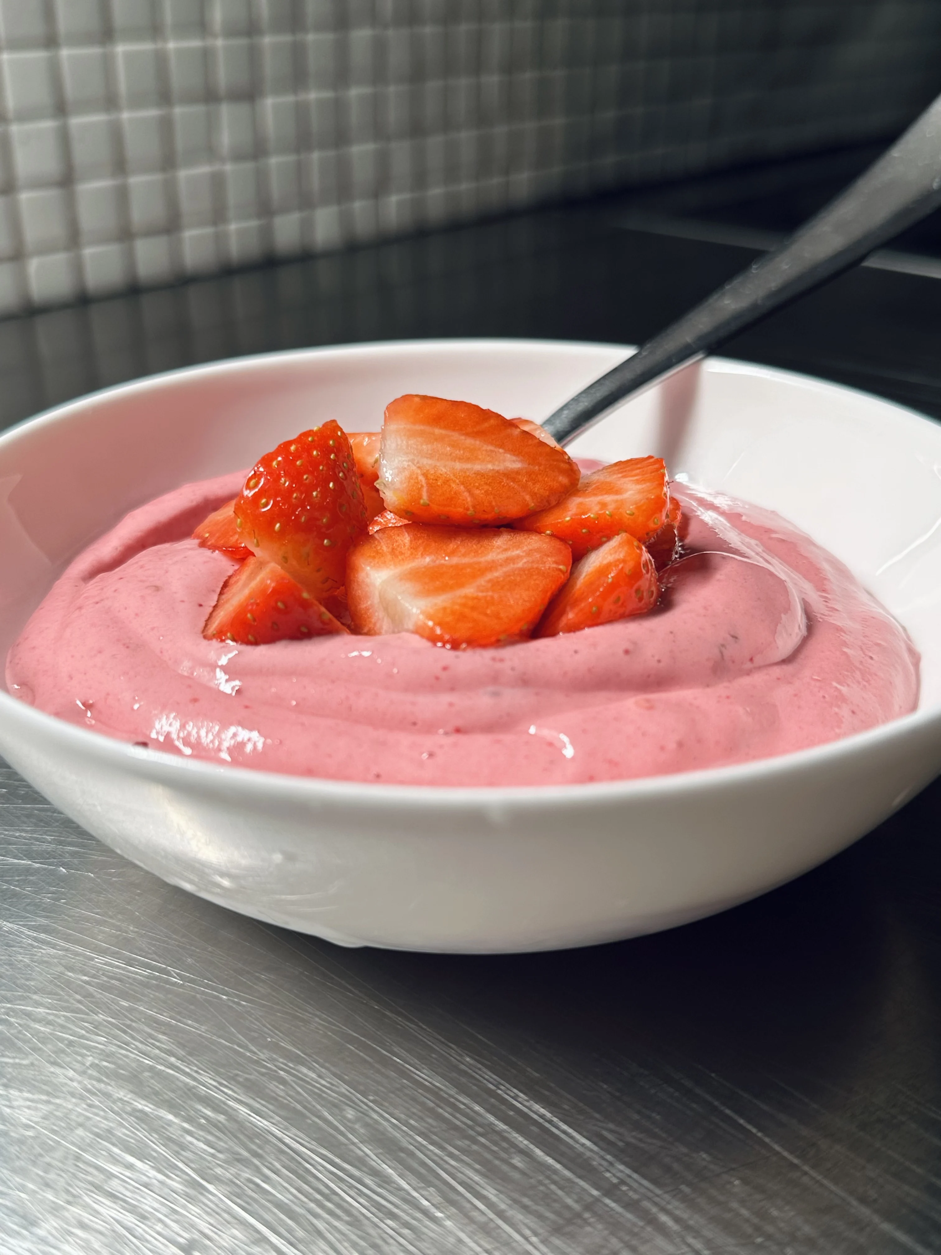 healthy-high-protein-frozen-yoghurt-smoothie