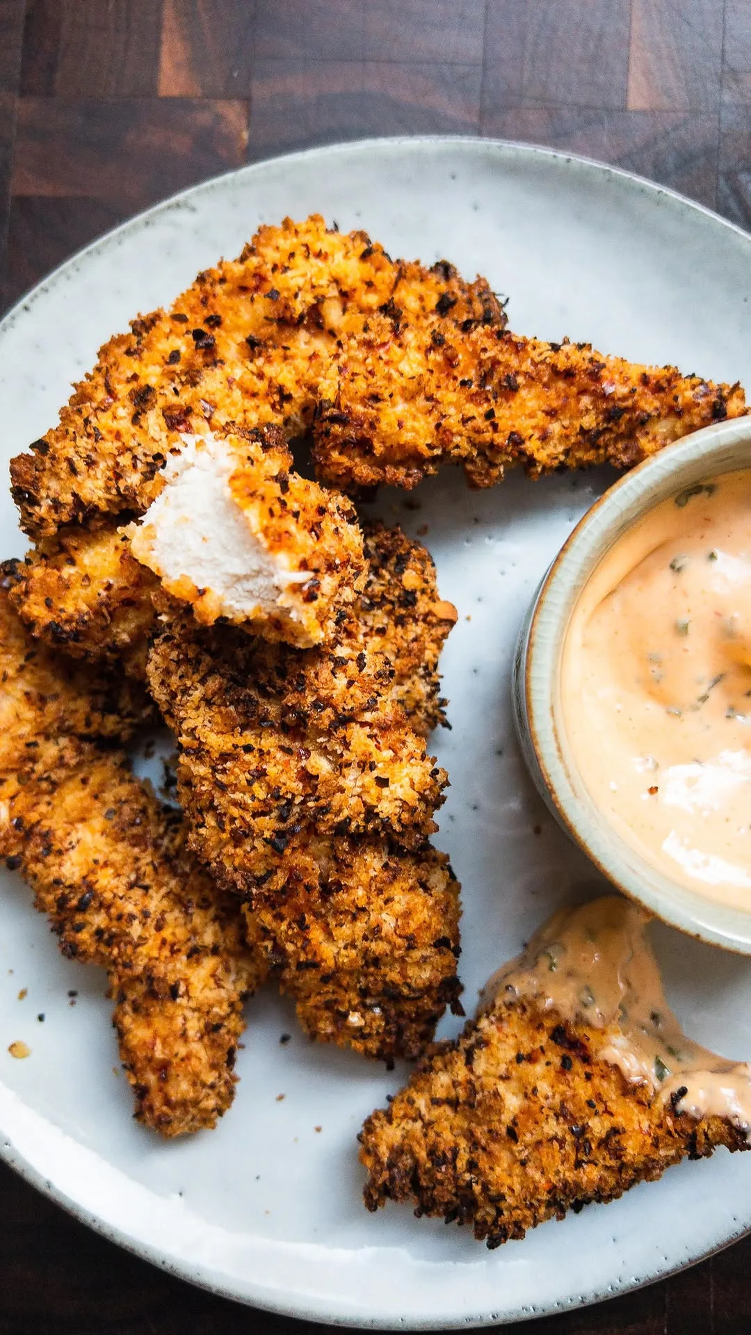 air-fryer-chicken-tenders-with-sriracha-mayo