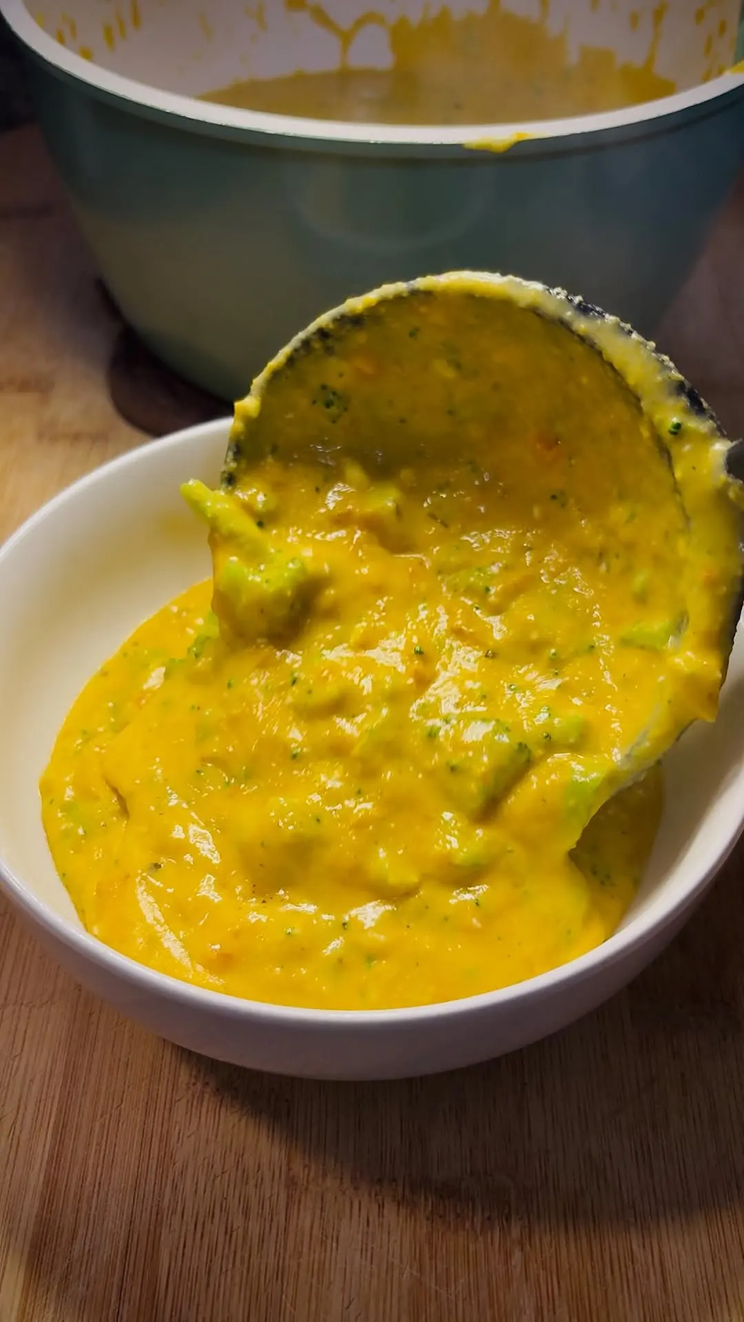 high-protein-broccoli-cheddar-soup