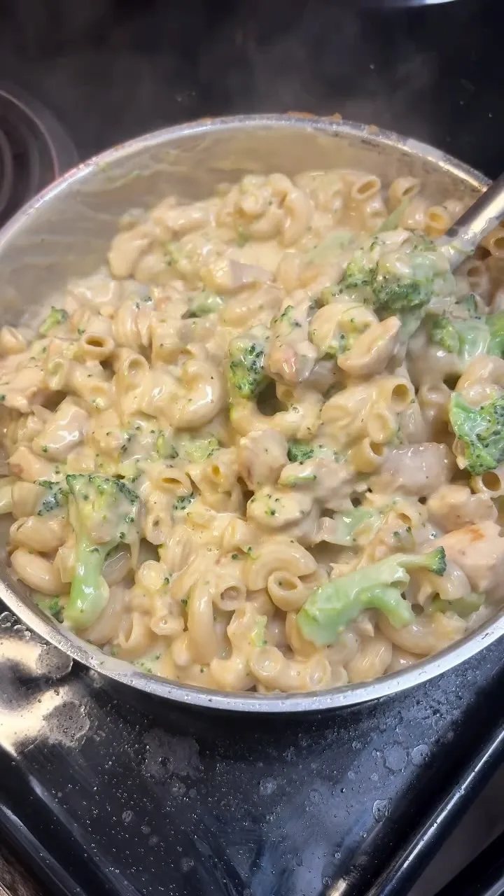 high-protein-broccoli-cheddar-mac-and-cheese