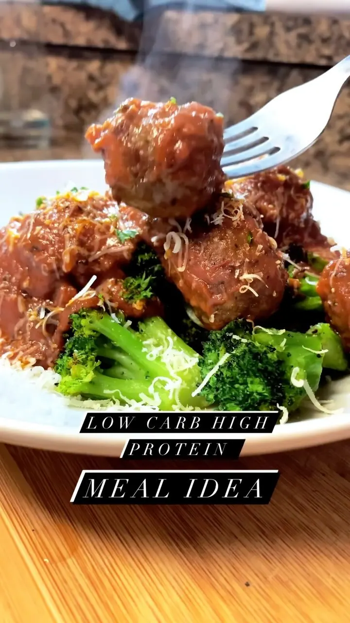 saucy-marinara-meatballs-with-broccoli-florets