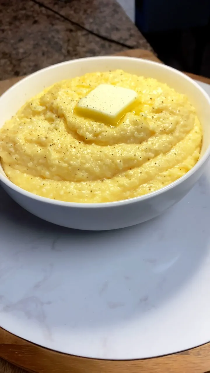 mom's-famous-cheesy-grits