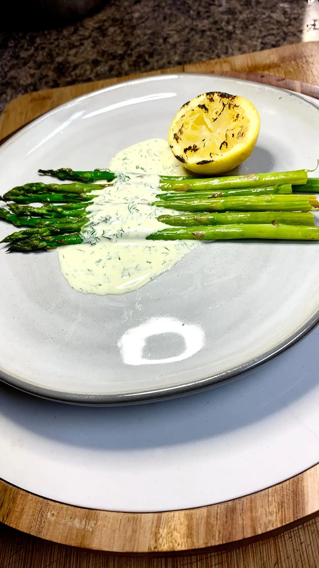 asparagus-with-lemon-and-dill-sauce