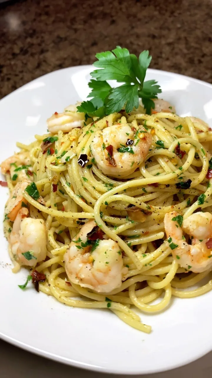 spaghetti-aglio-e-olio-with-shrimp