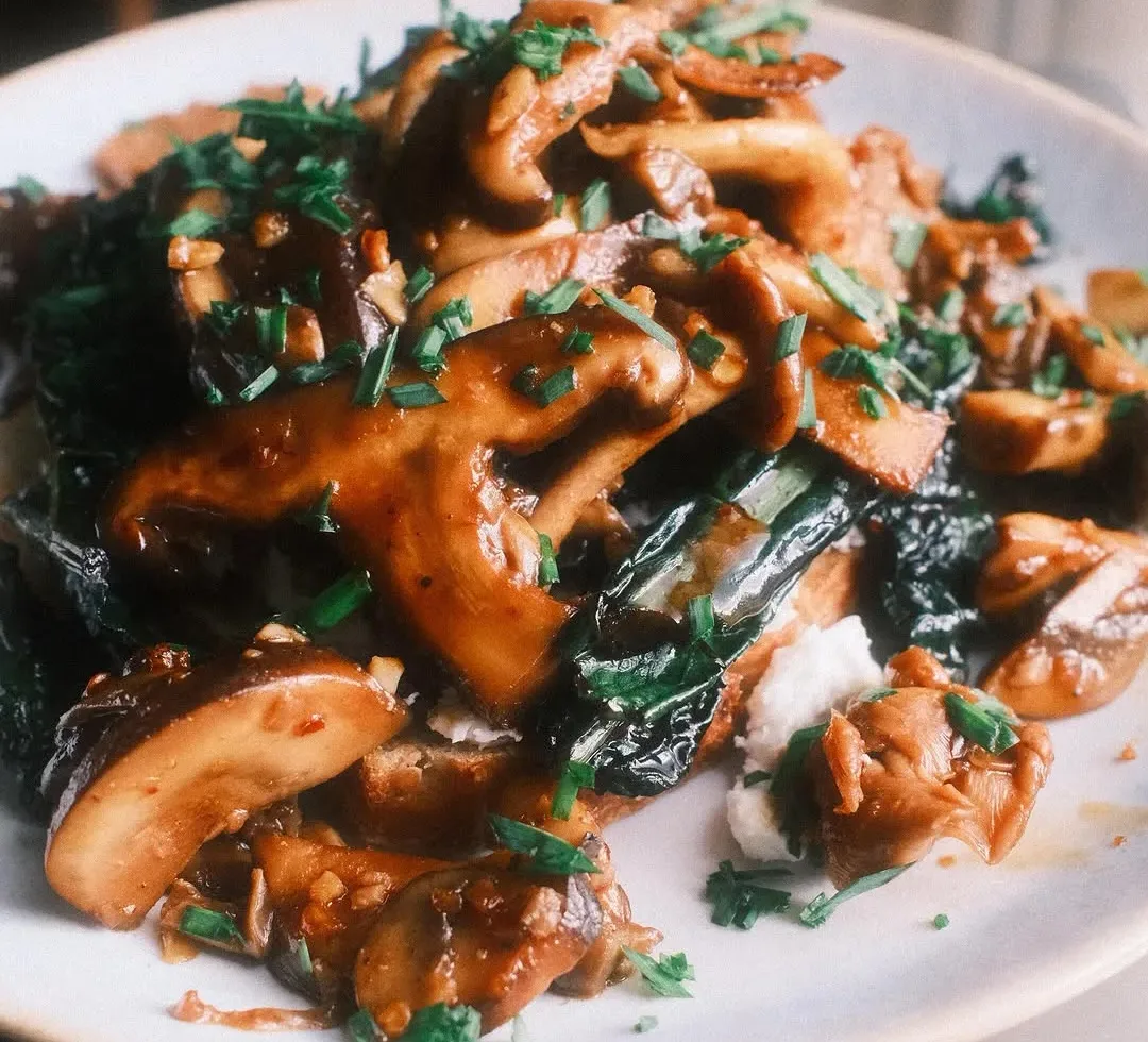marmite-mushrooms-on-toast