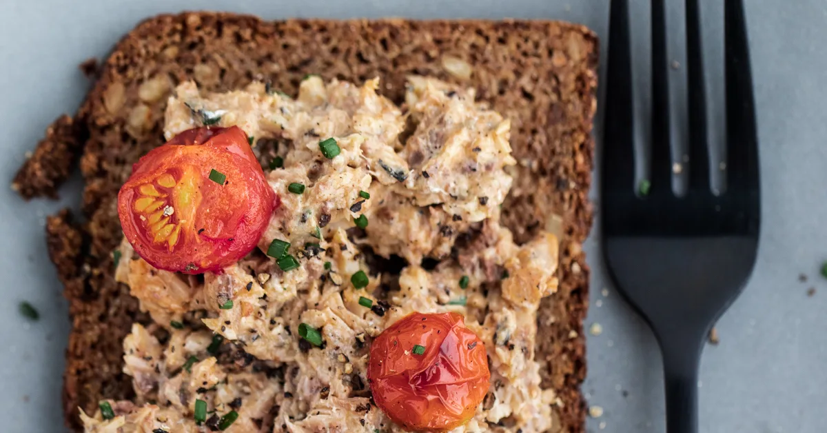 chipotle-mayo-sardines-on-rye