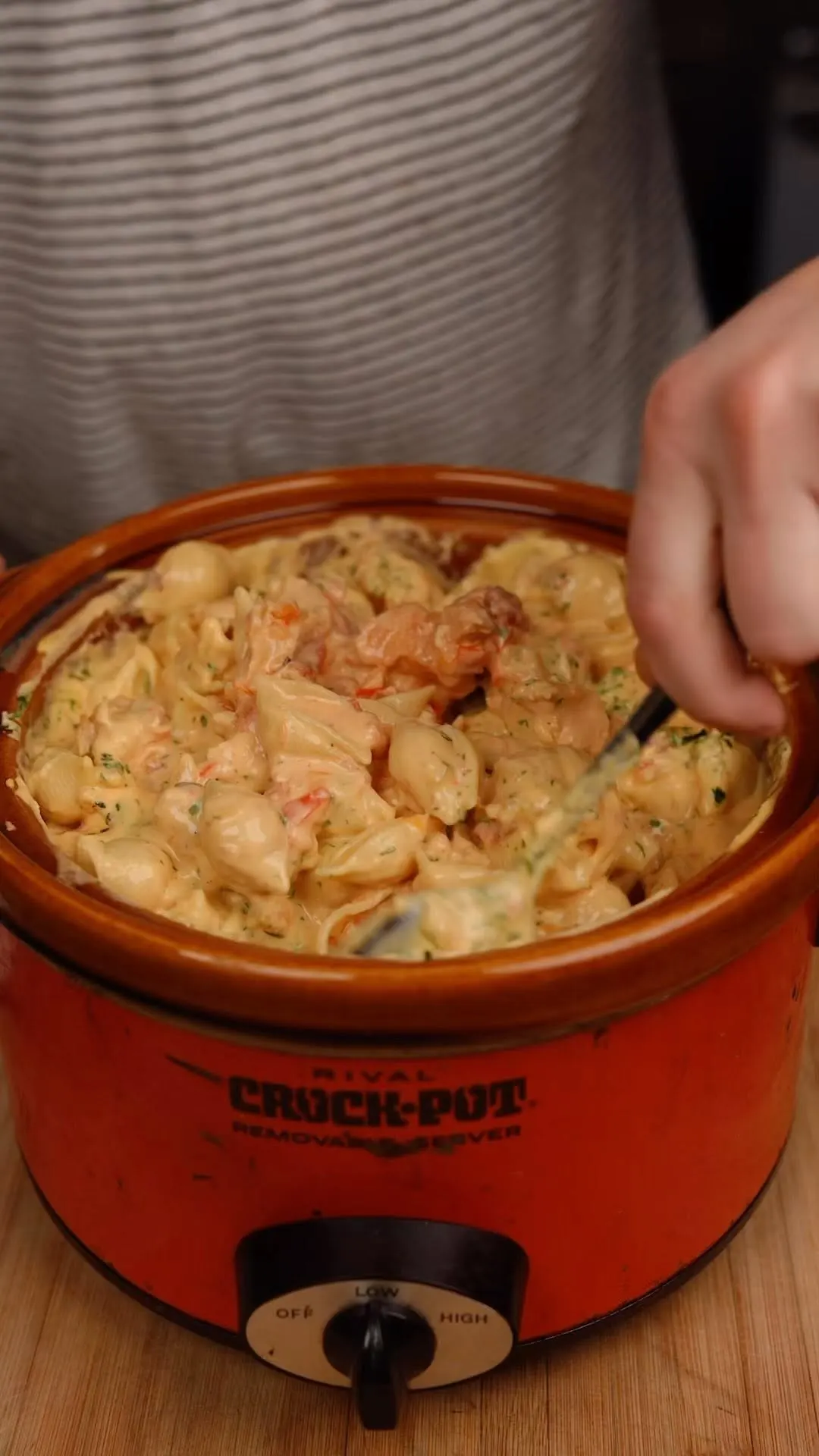 low-calorie-queso-chicken-mac-n'-cheese