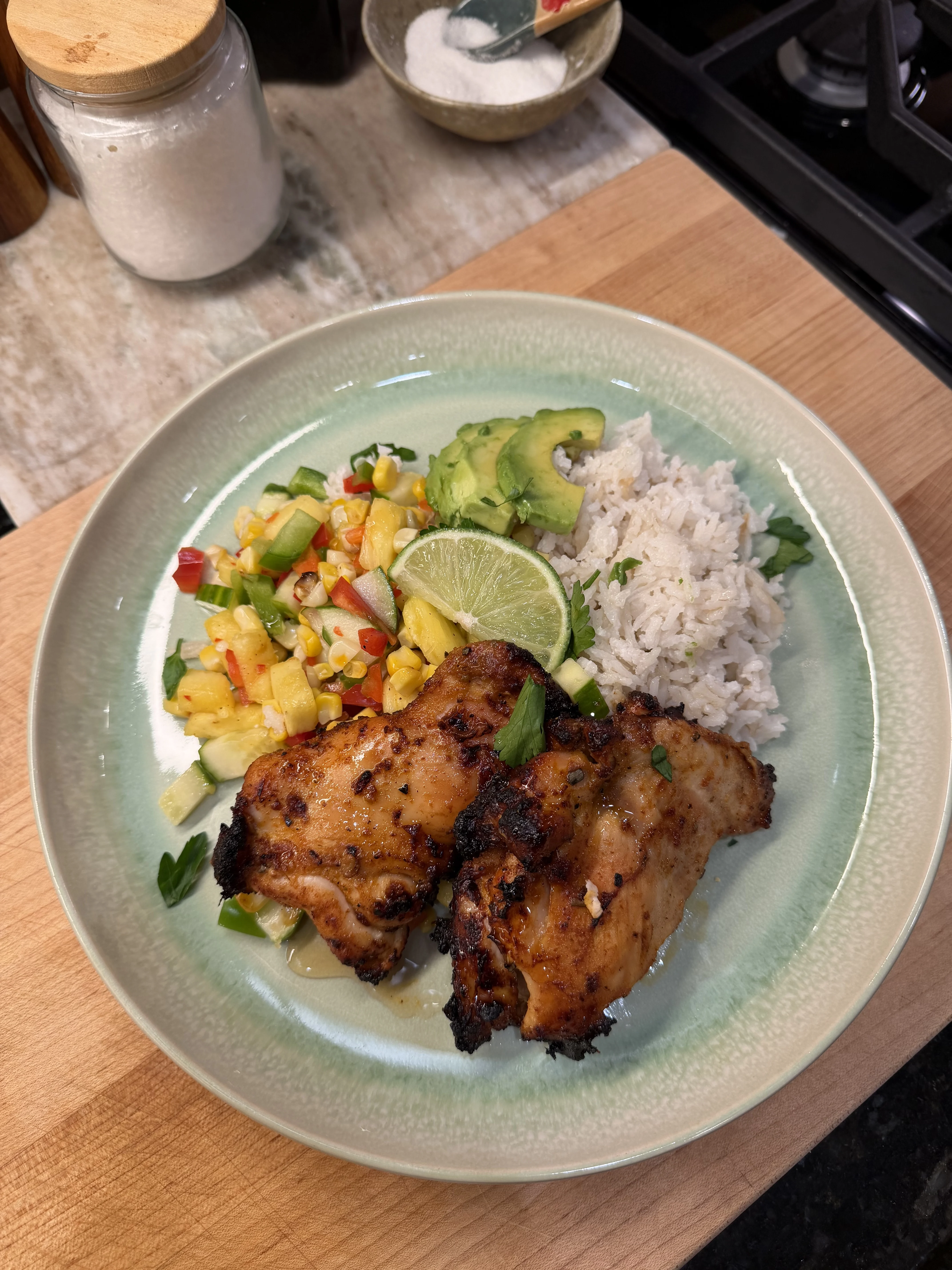 anti-inflammatory-chx-thigh-pineapple-salsa-bowls