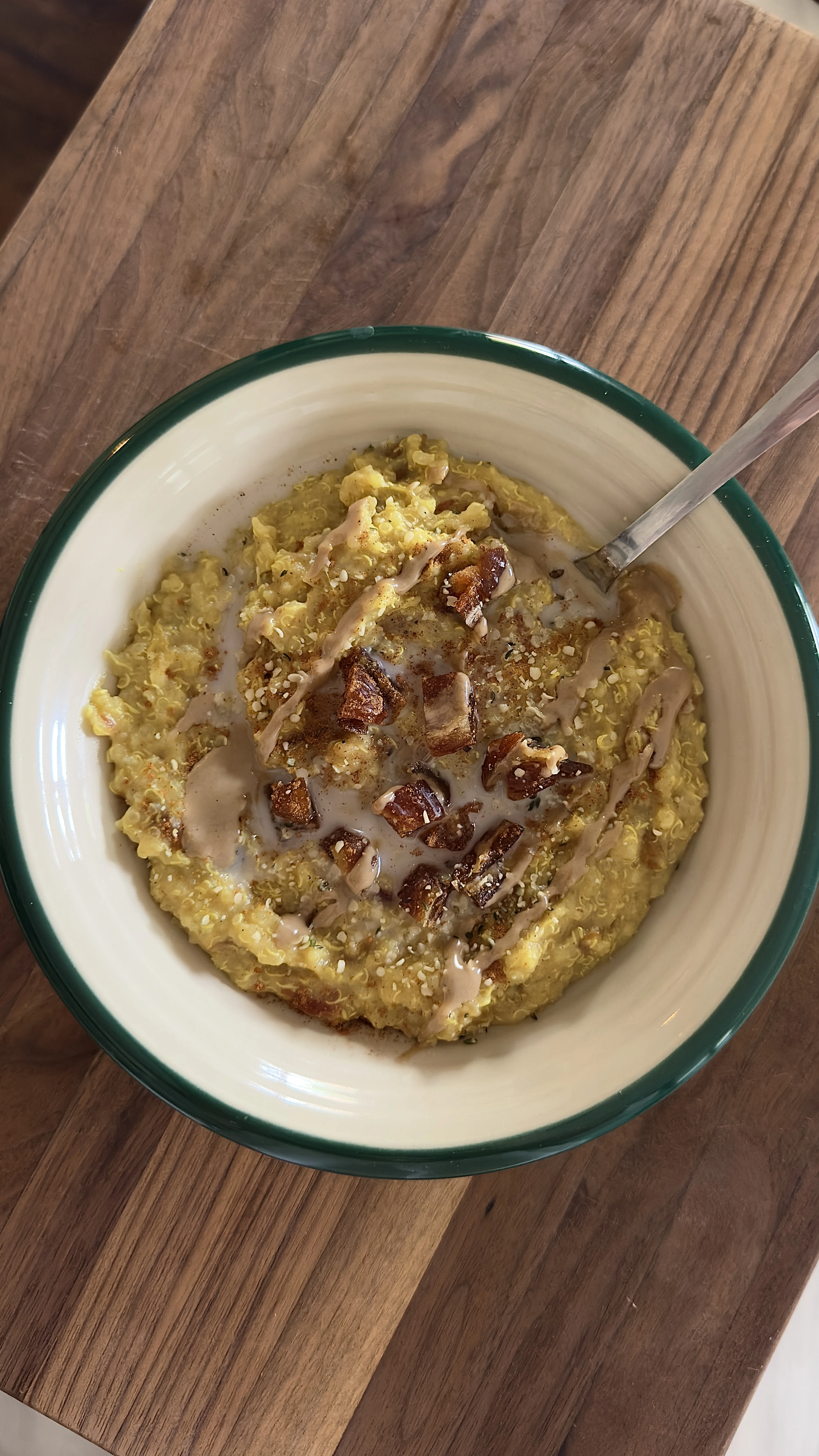 dates-and-tahini-quinoa-pudding-healthy-vegan-breakfast
