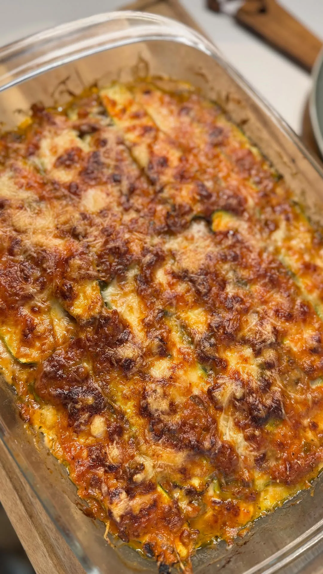cheesy-baked-zucchini-with-tomato-sauce