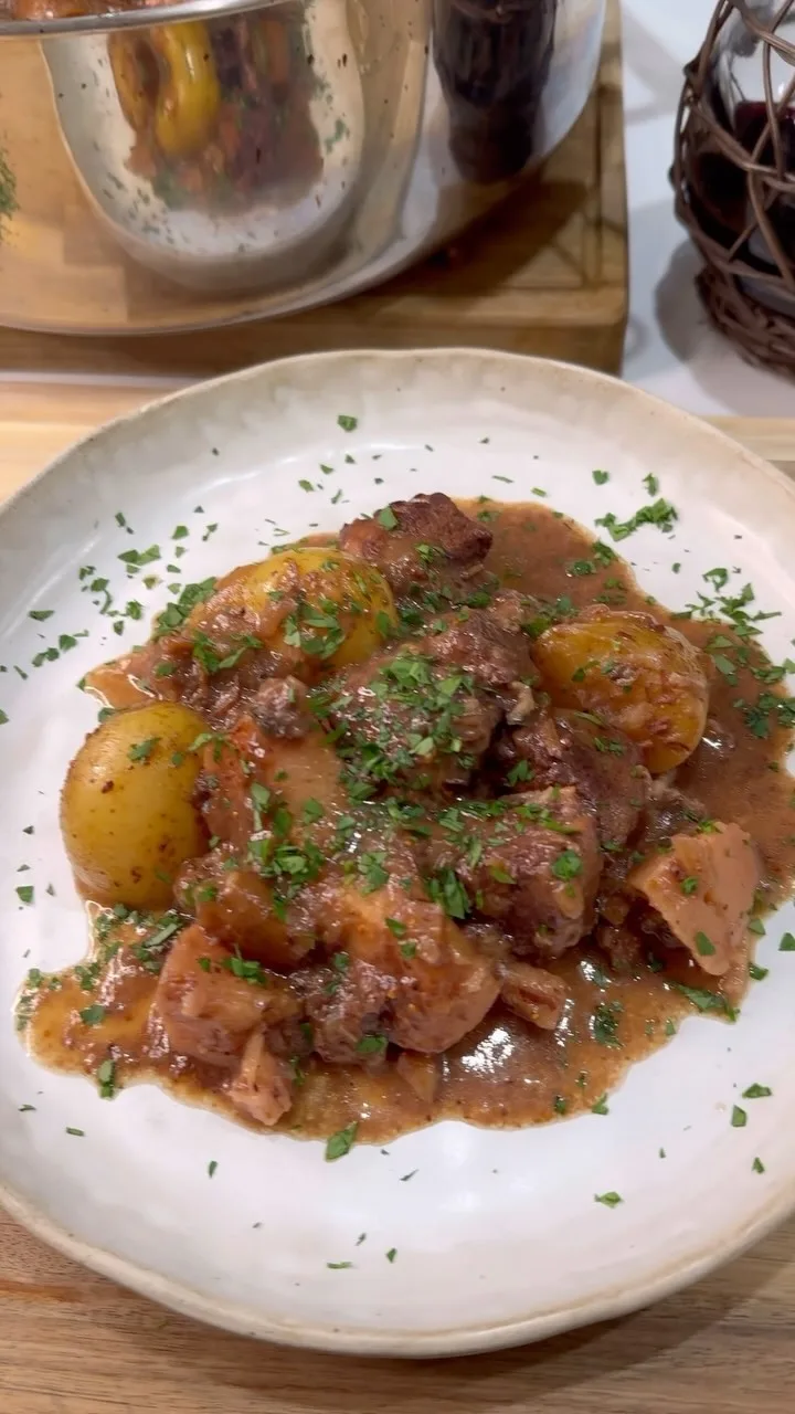 beef-in-red-wine-with-quince-and-figs