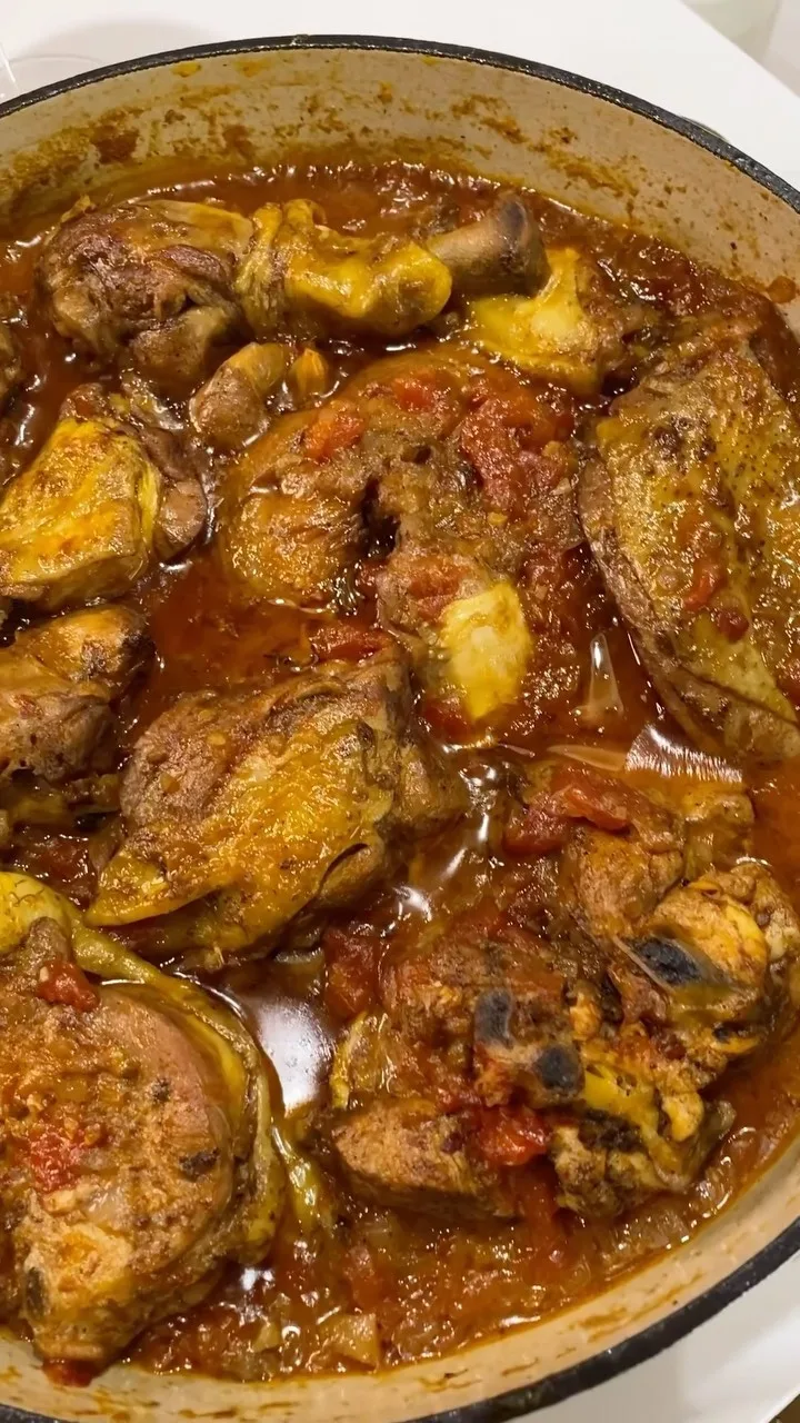 rooster-in-red-wine