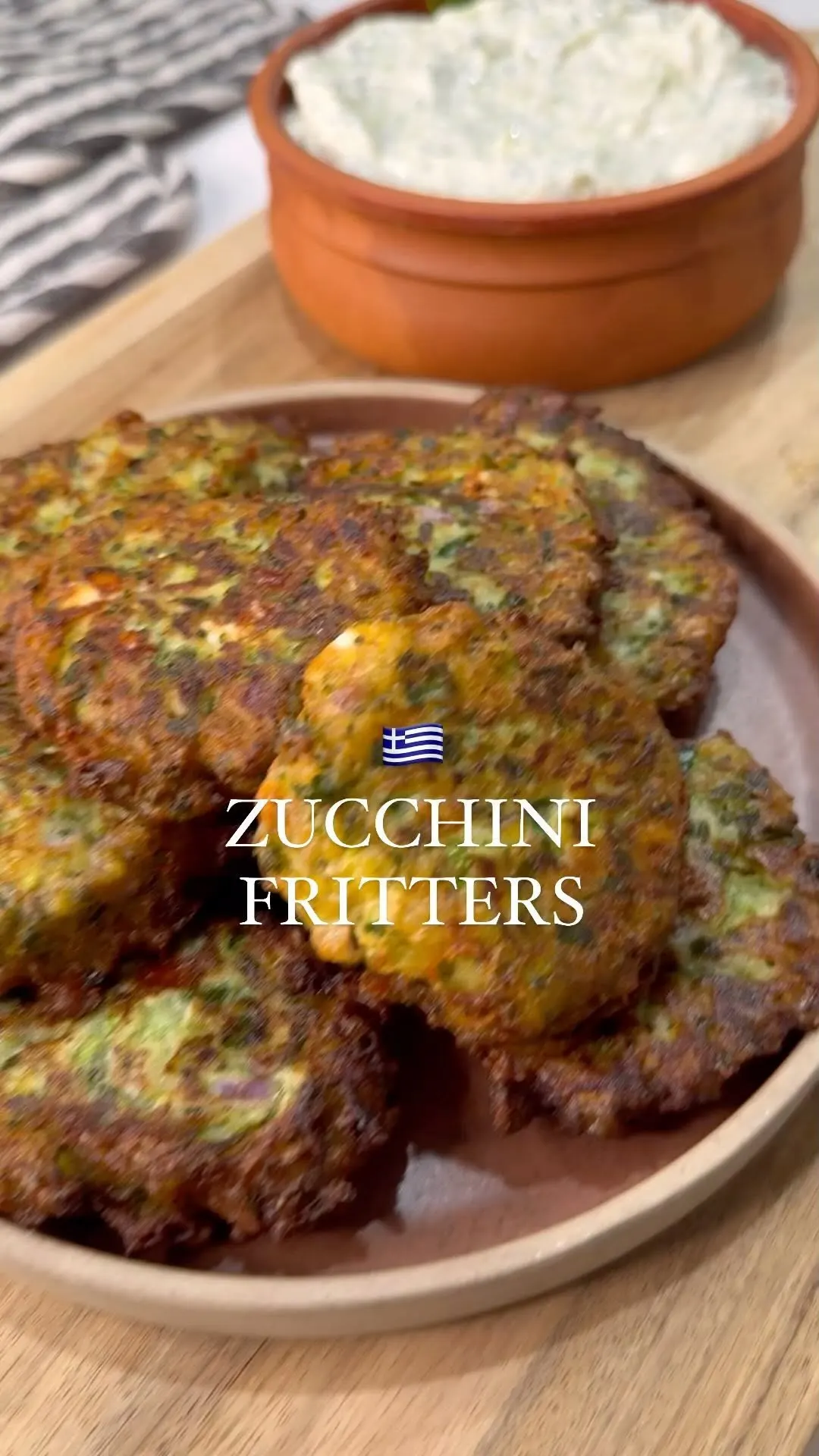 greek-kolokithokeftedes-(zucchini-fritters)