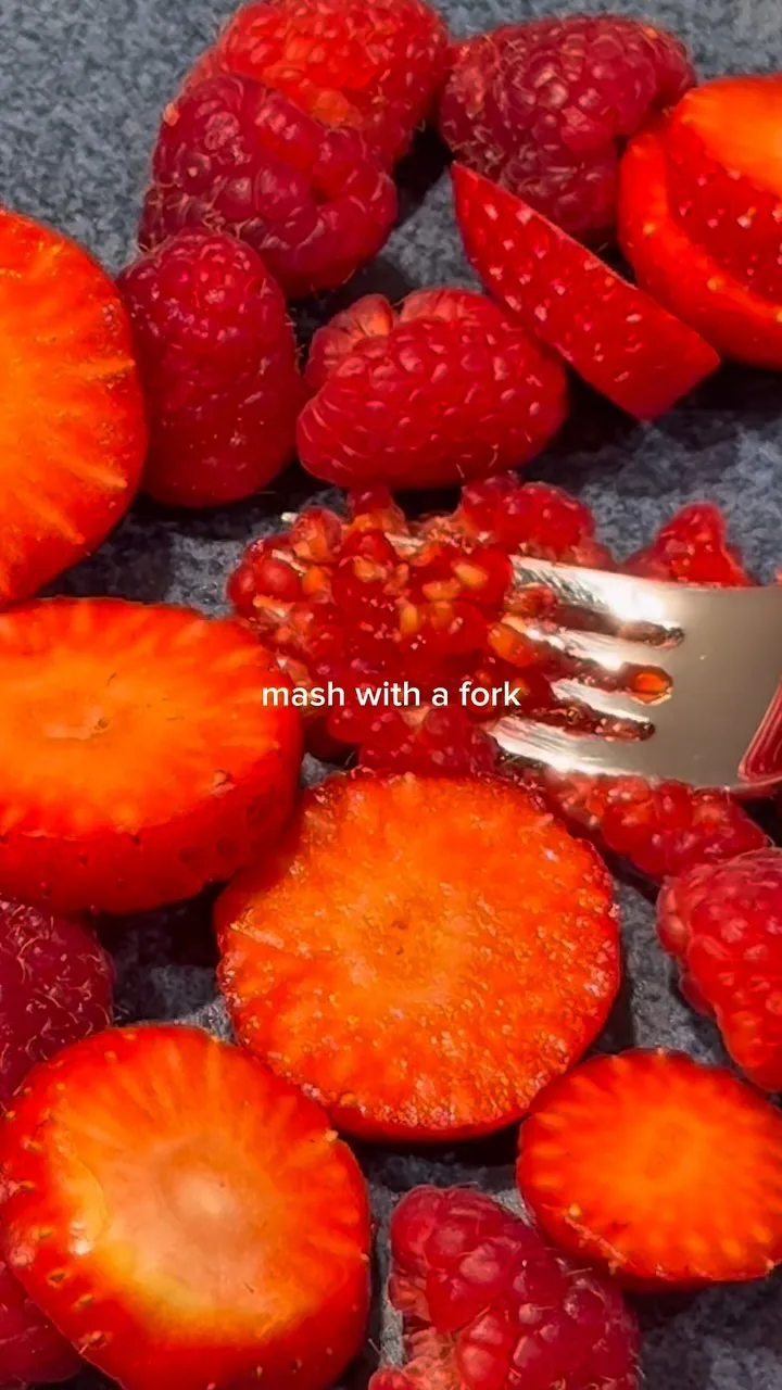 chocolate-berry-bites