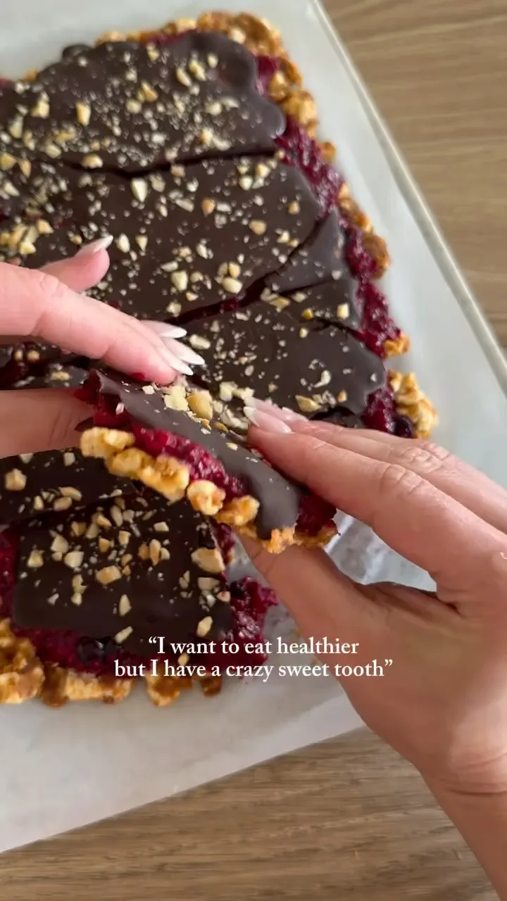 no-bake-crunchy-chocolate-berry-bark