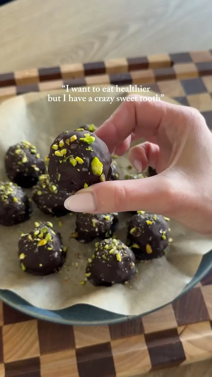 no-bake-crunchy-chocolate-peanut-butter-rice-balls