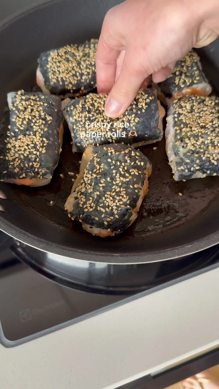 crispy-rice-paper-rolls-with-nori-sheets