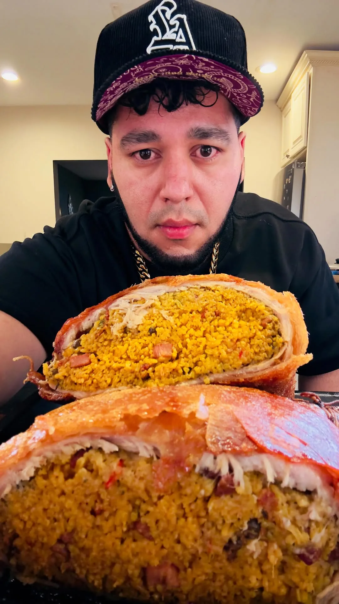 piel-de-cerdo-rellena-de-arroz-con-gandules