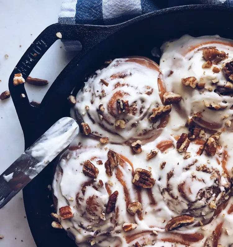cinnamon-rolls-with-cream-cheese-frosting