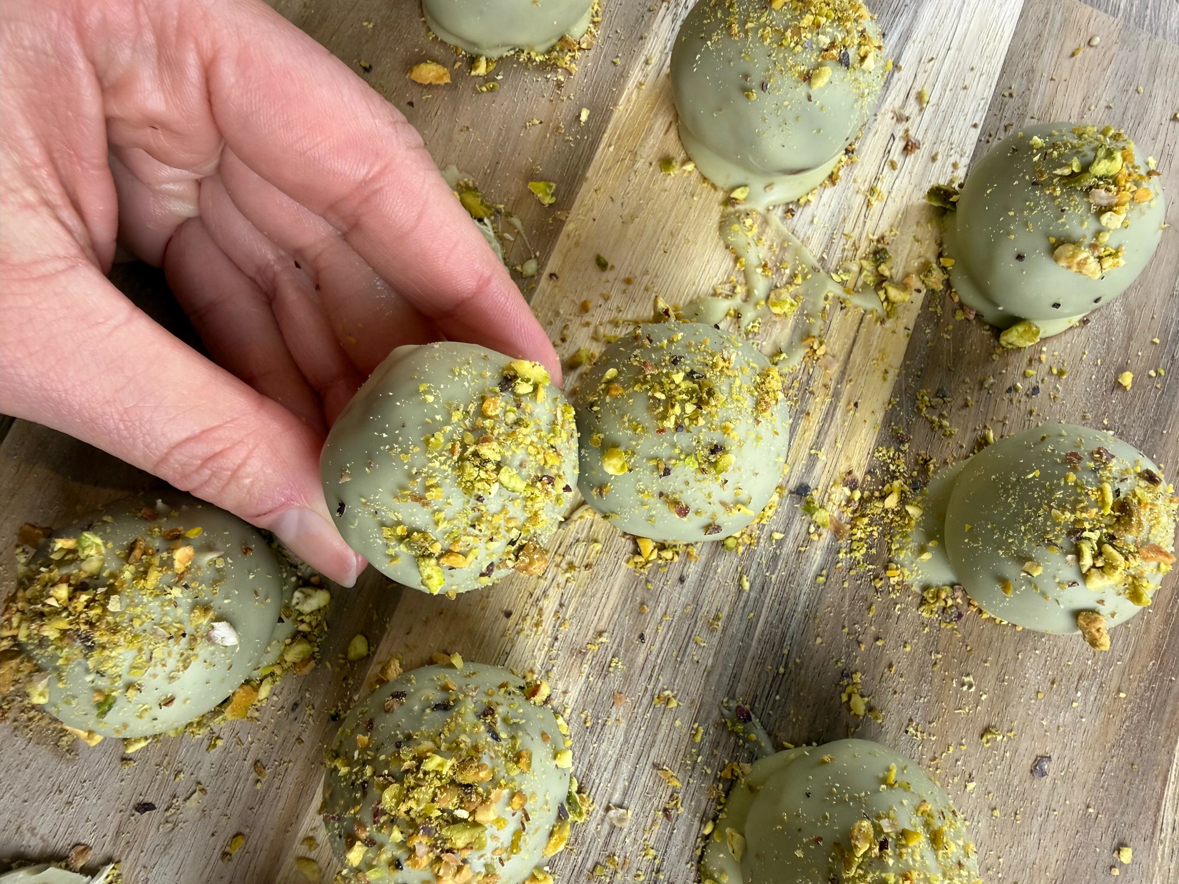 pistachio-date-chocolate-balls