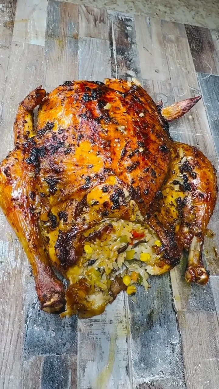 pollo-asado-relleno-de-arroz-navideno