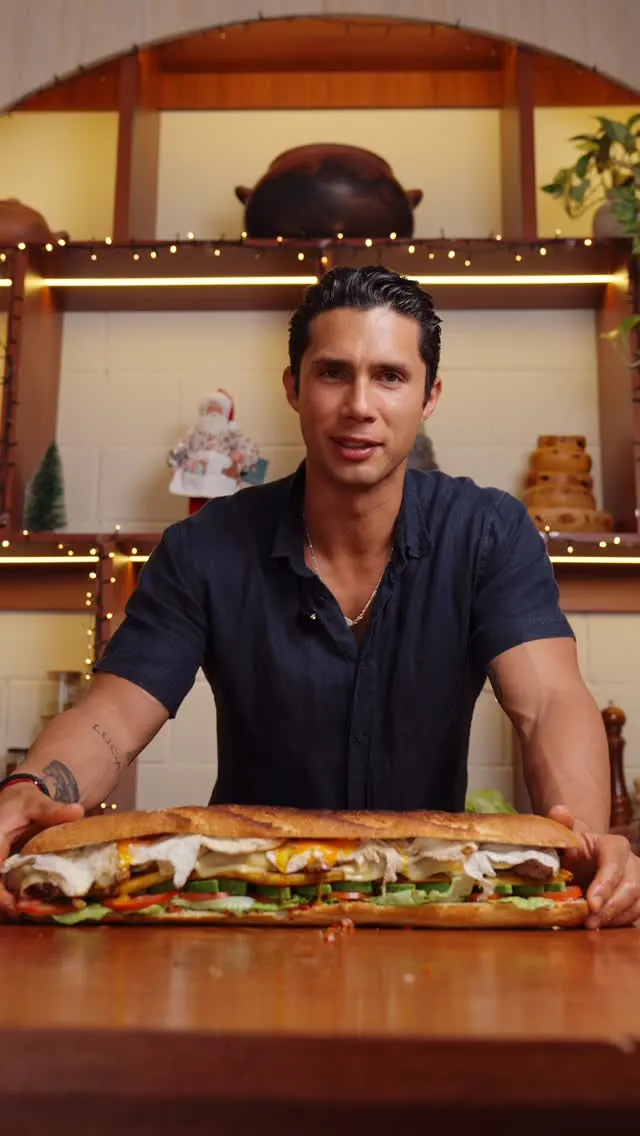 super-baguette-de-lomo-fino-"a-lo-pobre"-glaseado-"super-baguette-with-fine-loin-'poor-man's-style'-glazed"